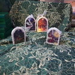 Nativity Scene Lite ORNAMENTS (4) 