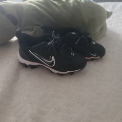 M.TROUT 11C CLEATS  For Kid