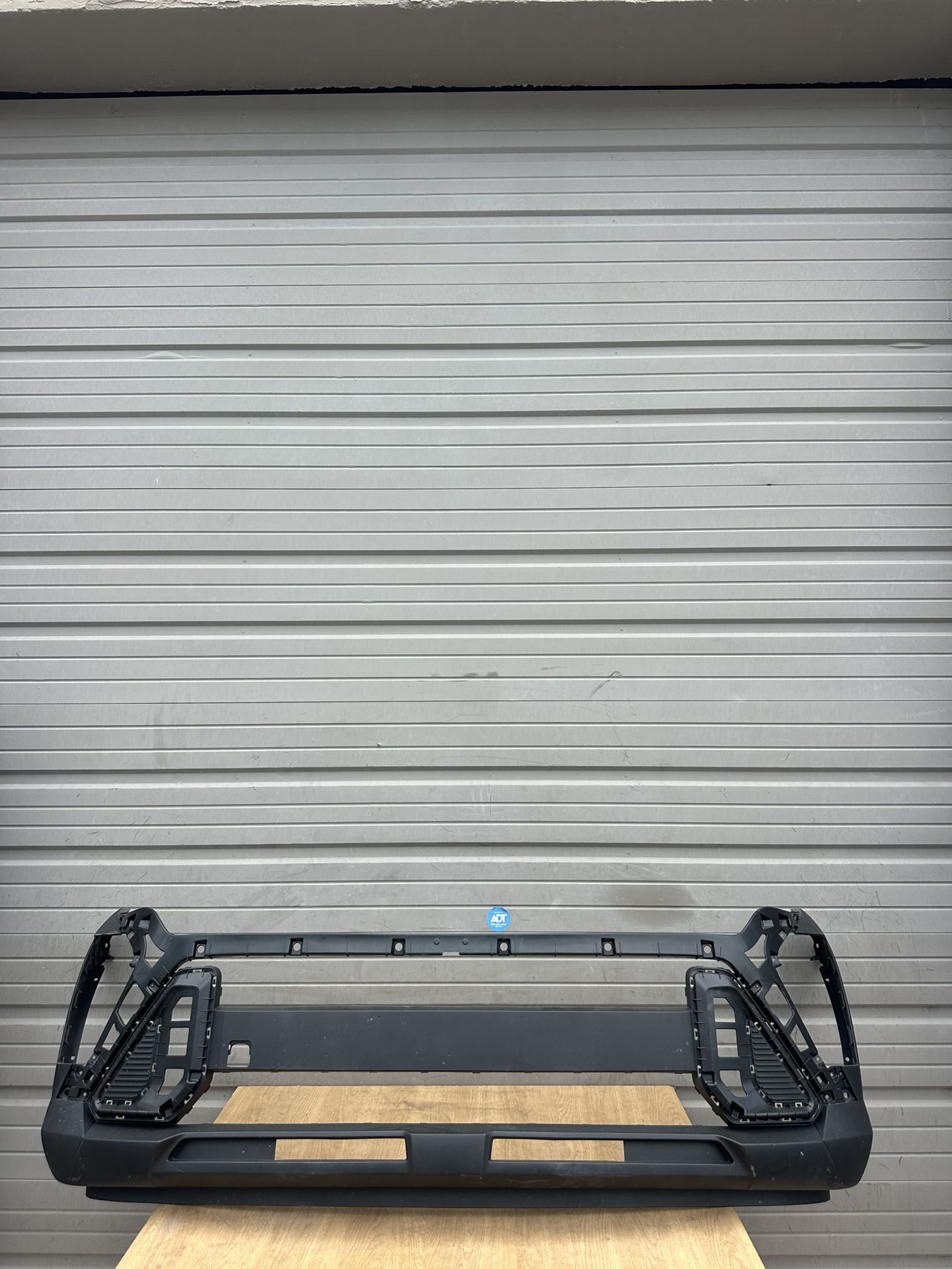 HYUNDAI KONA ORIGINAL OEM FRONT BUMPER COVER 2024/2025