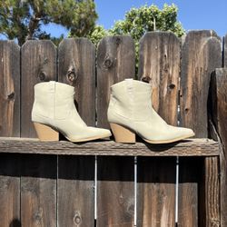Qupid Cream Ankle Boots - Like New!