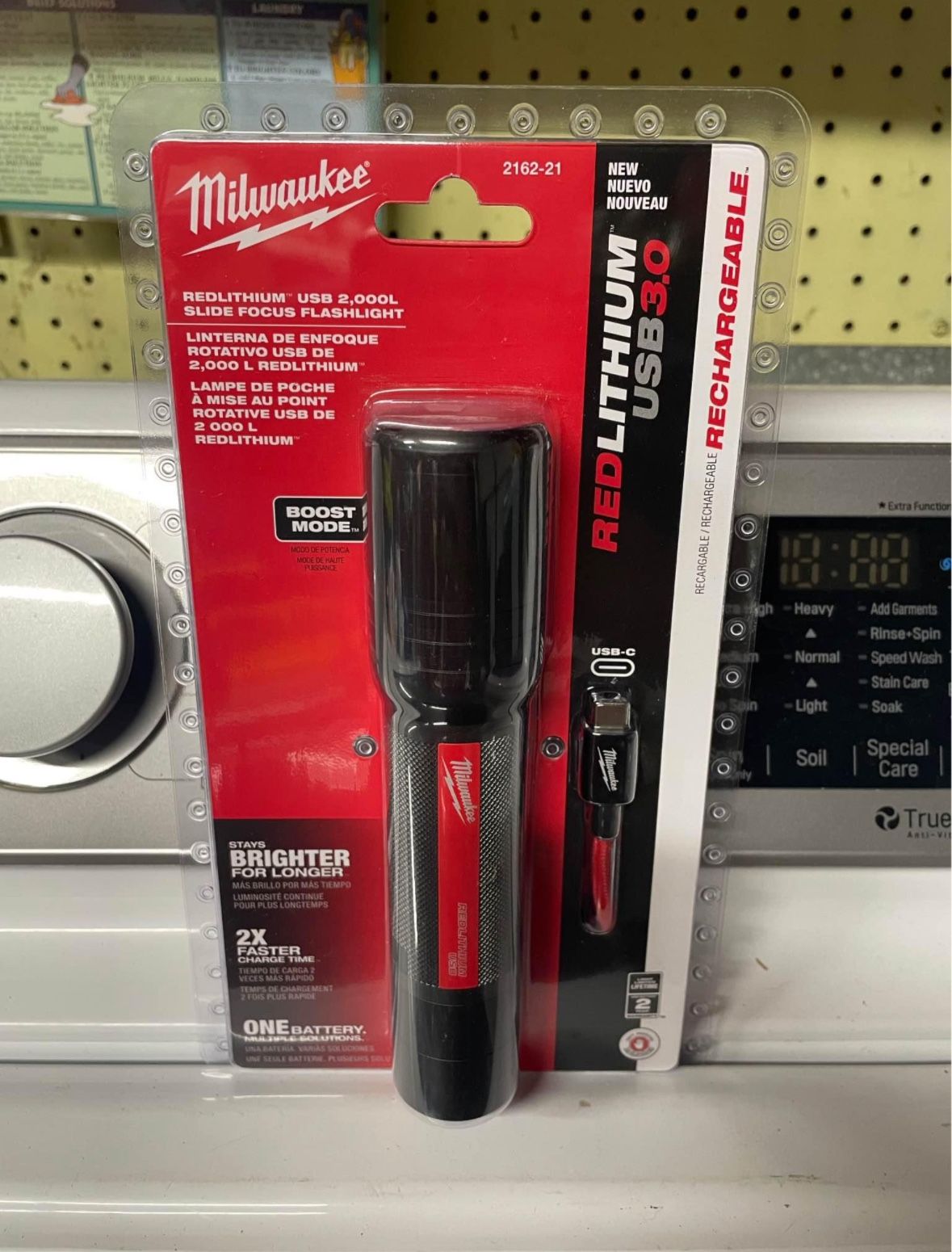 Milwaukee 2000 Lumens REDLITHIUM USB Slide Focus Flashlight READ DESCRIPTION