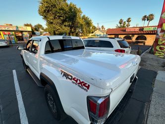 Hard tonneau cover for Toyota Tacoma short bed