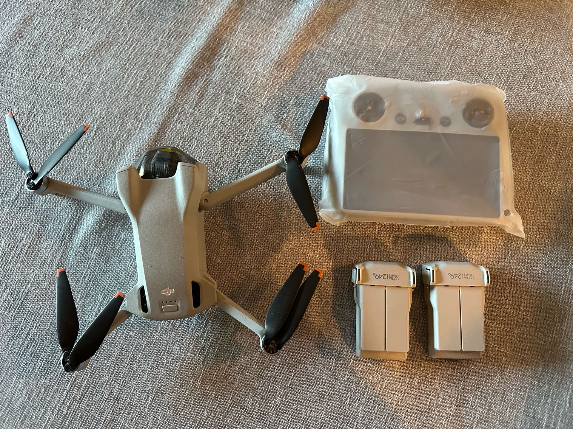 New DJI Mini 3 +DJI RC Remote+ 2x Battery