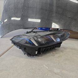 2025 M3 right headlight and hood 