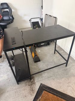 Gaming l shape desk with power strip