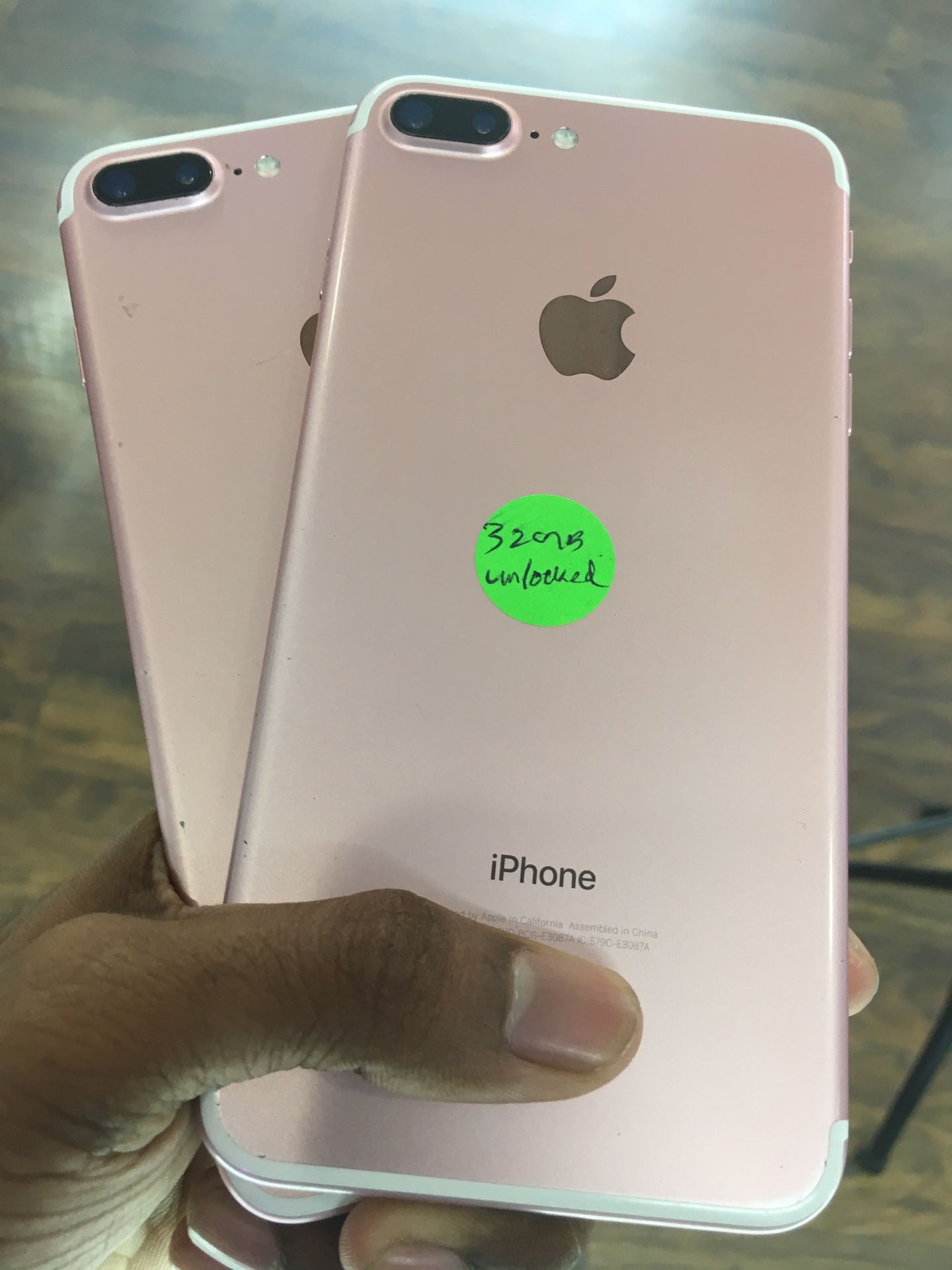 iPhone 7 Plus 32GB/ 128GB Factory Unlocked Excellent Condition With Free Charger