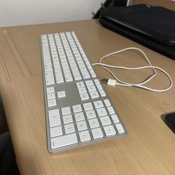 Apple Keyboard