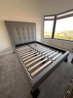 Queen Bedframe w/ headboard