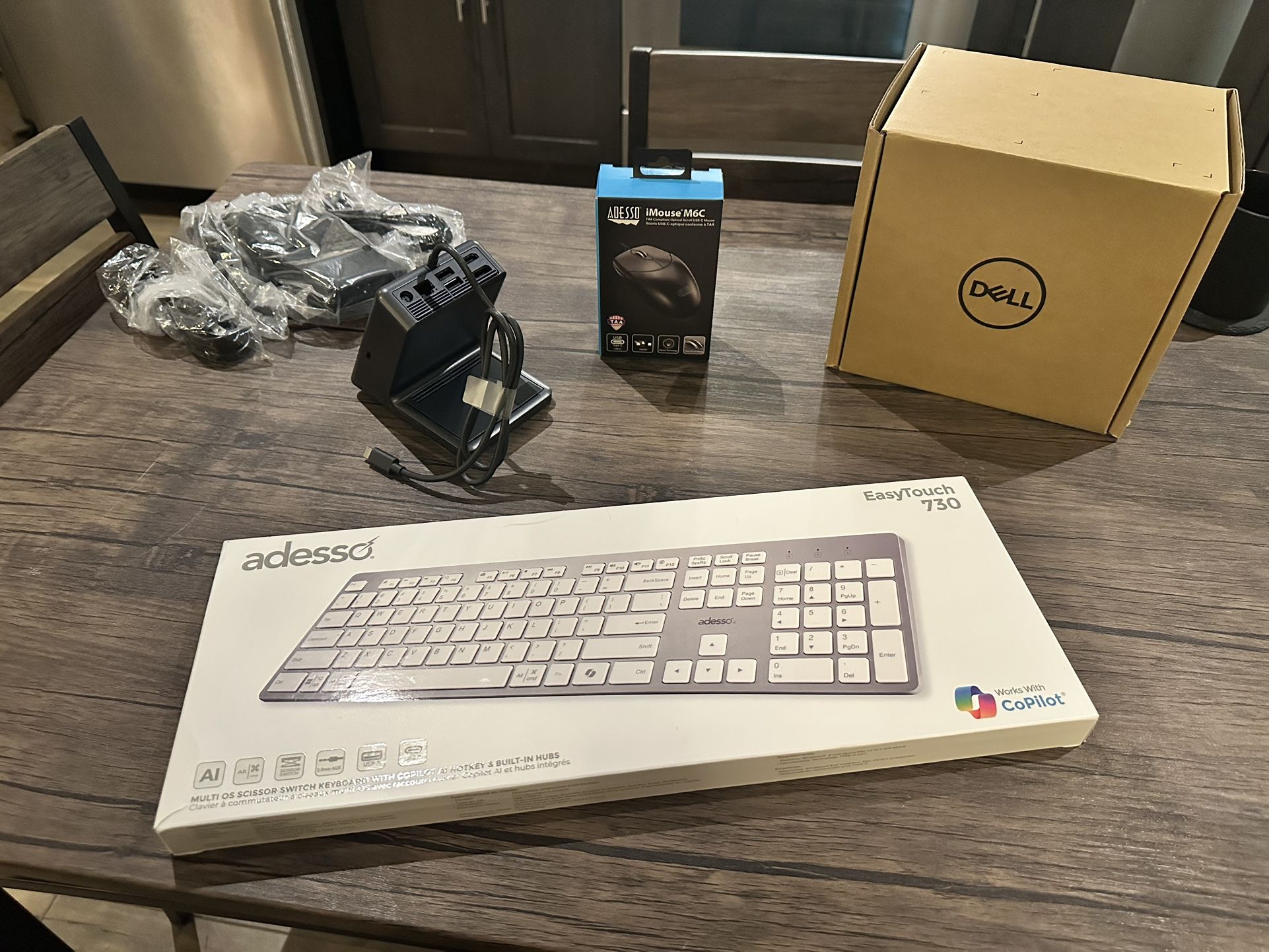 Dell Dual Charge Dock HD22Q + Adesso Keyboard + Mouse – Open Box / Like New