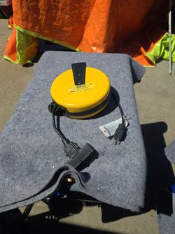 PRO REEL RETRACTABLE EXTENSION CORD REEL 30 ft