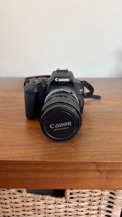Canon EOS DSLR Camera with Ultrasonic Lens