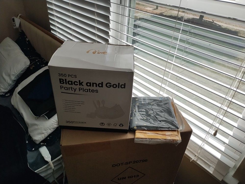 Black And Gold Party Supplies