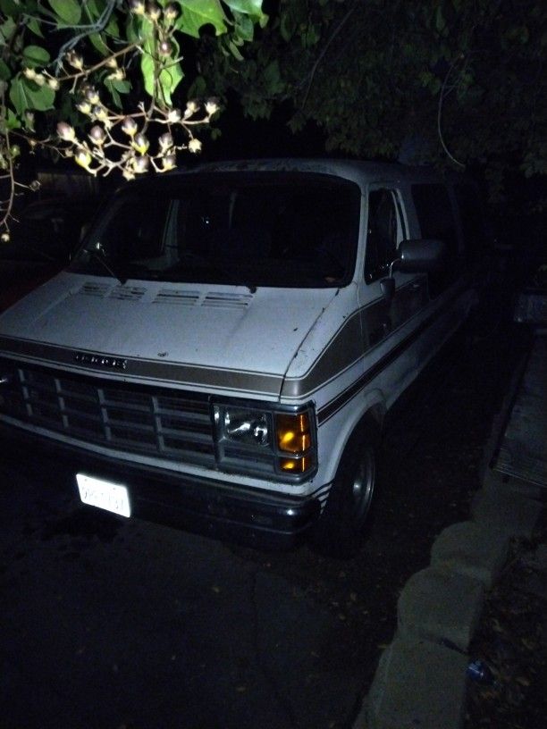 1988 Dodge Ram Van