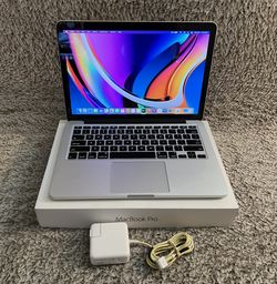 MacBook Pro 13.3” Retina i5 2.6GHz 8GB RAM 256GB SSD NEW BATTERY NEW SPEAKERS