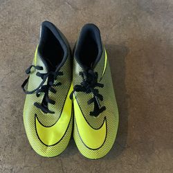 Nike cleats size 5 1/2