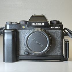 Fujifilm X-T200 24.2MP Digital SLR DSLR Camera
