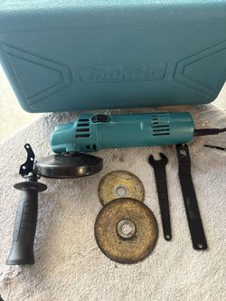 Makita 4” Disc Grinder Kit-N9514b- Like New, Guard, Handle, Wrenches, Discs, Hard Case