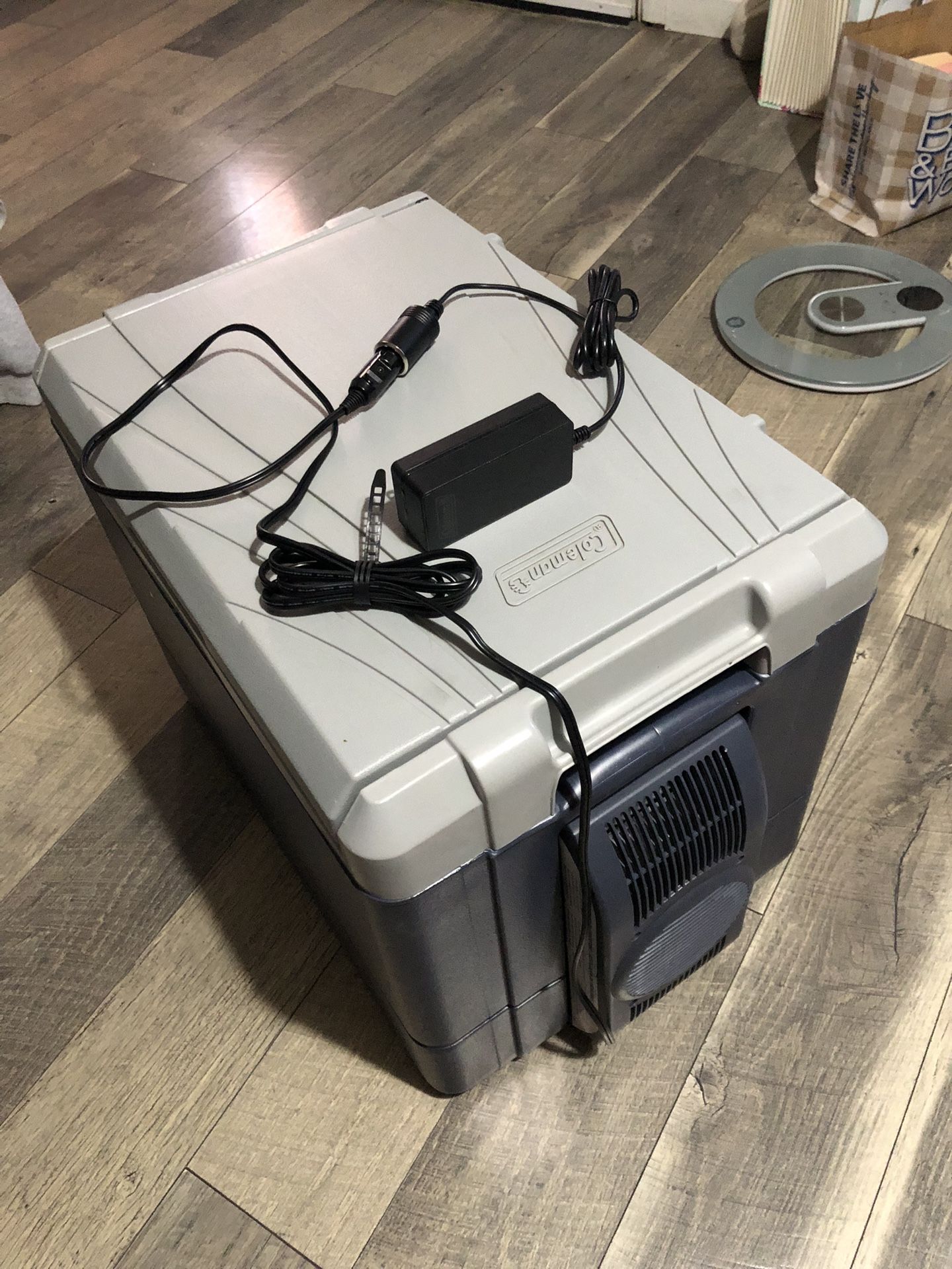 Coleman PowerChill Thermoelectric Cooler with Power Supply (40-Quart)