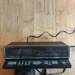 Radio Am / Fm. Dual Alarm