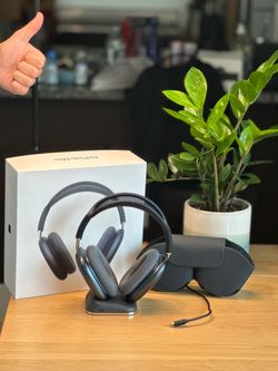 Apple AirPods Max Midnight (Lightning) – Like New – Box, Smart Case, Charging Stand, Adaptor, & Cable