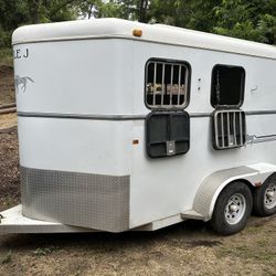 Circle j 2 horse Trailer 2003
