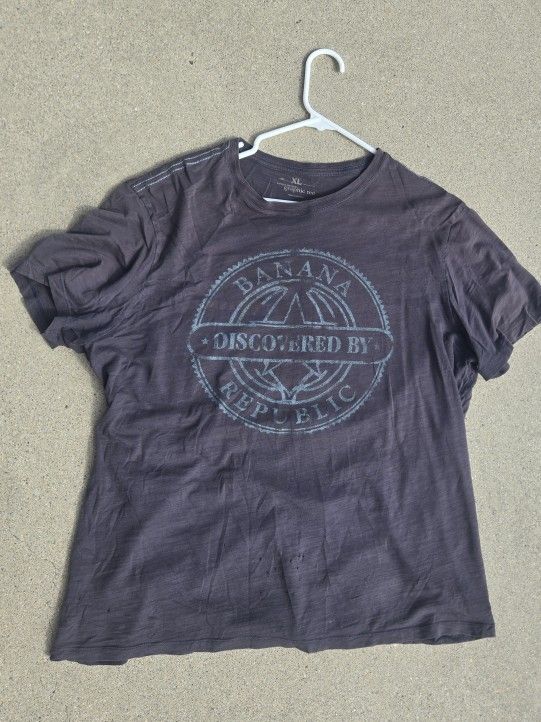 Banana Republic Men's XL Graphic Tee - Dark Grey