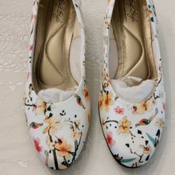 Beautiful Women's Shoes - 2 Sizes! 