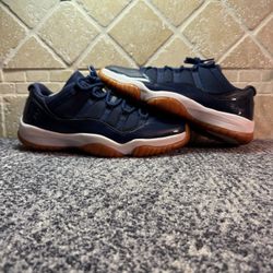 -Jordan 11s Lows “Midnight Navy Gum” -Size 11.5M -Og all  -Used  