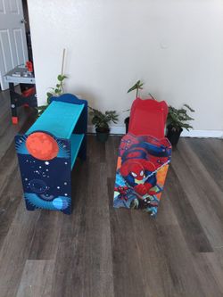 Toy shelf