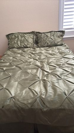 Better Homes Comforter and 2 Shams. Queen Size .Green Color.