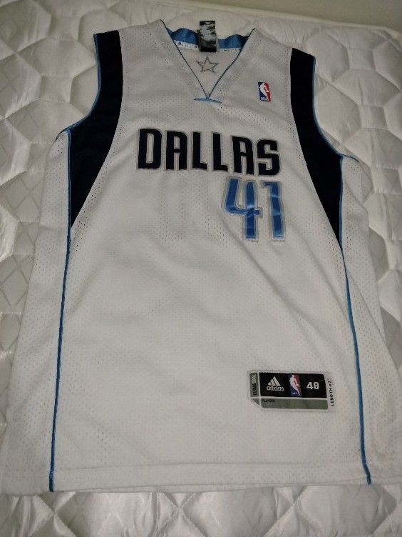 Dirk Nowitzki Dallas Mavericks 2011 NBA finals shirt for Sale in Cedar  Hill, TX - OfferUp