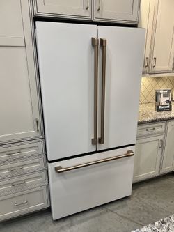 Cafe 23.1-cu ft. Matte White French Door Refrigerator