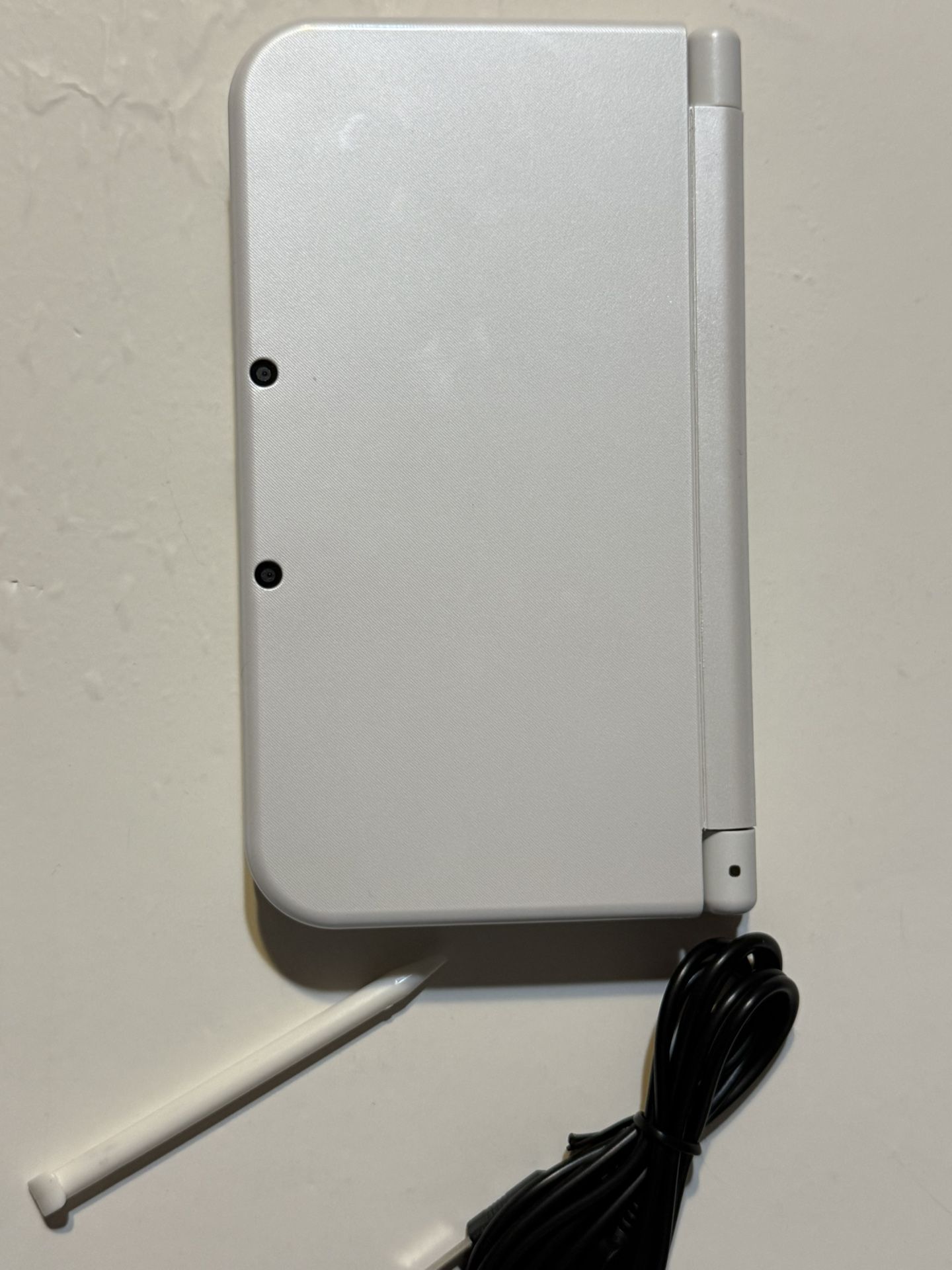 White Nintendo 3DS XL