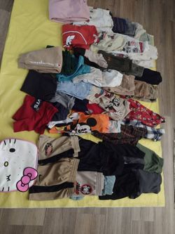 Niñas y niños ropa T 3 and plus. $10. Todo TODO
