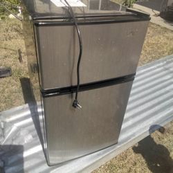 Arctic King Mini Refrigerator --- $25.00