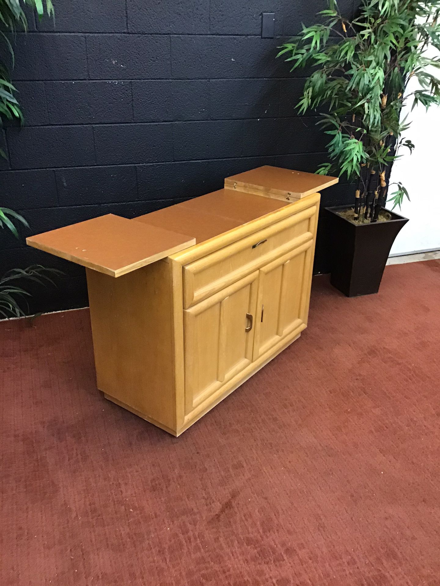 Stanley Furniture Art Deco Rolling Wet Bar for Sale in Cottonwood