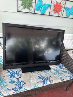Vizio 42" 1080p LCD TV (E420VO) with Stand and Power Cord