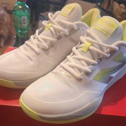 Never Worn NEW BALANCE FUELCELL shoes Women's Size 11 Or Men's Size 9.5