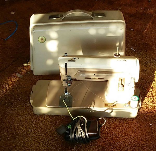 Singer SlantOMatic 403 Special vintage sewing machine for Sale in San