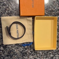 louis vuiiton braclet