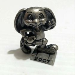 GIRL SCOUT Mini Trophy Paperweight 2007 Rabbit Pewter Metal Color Cookie Prize.
