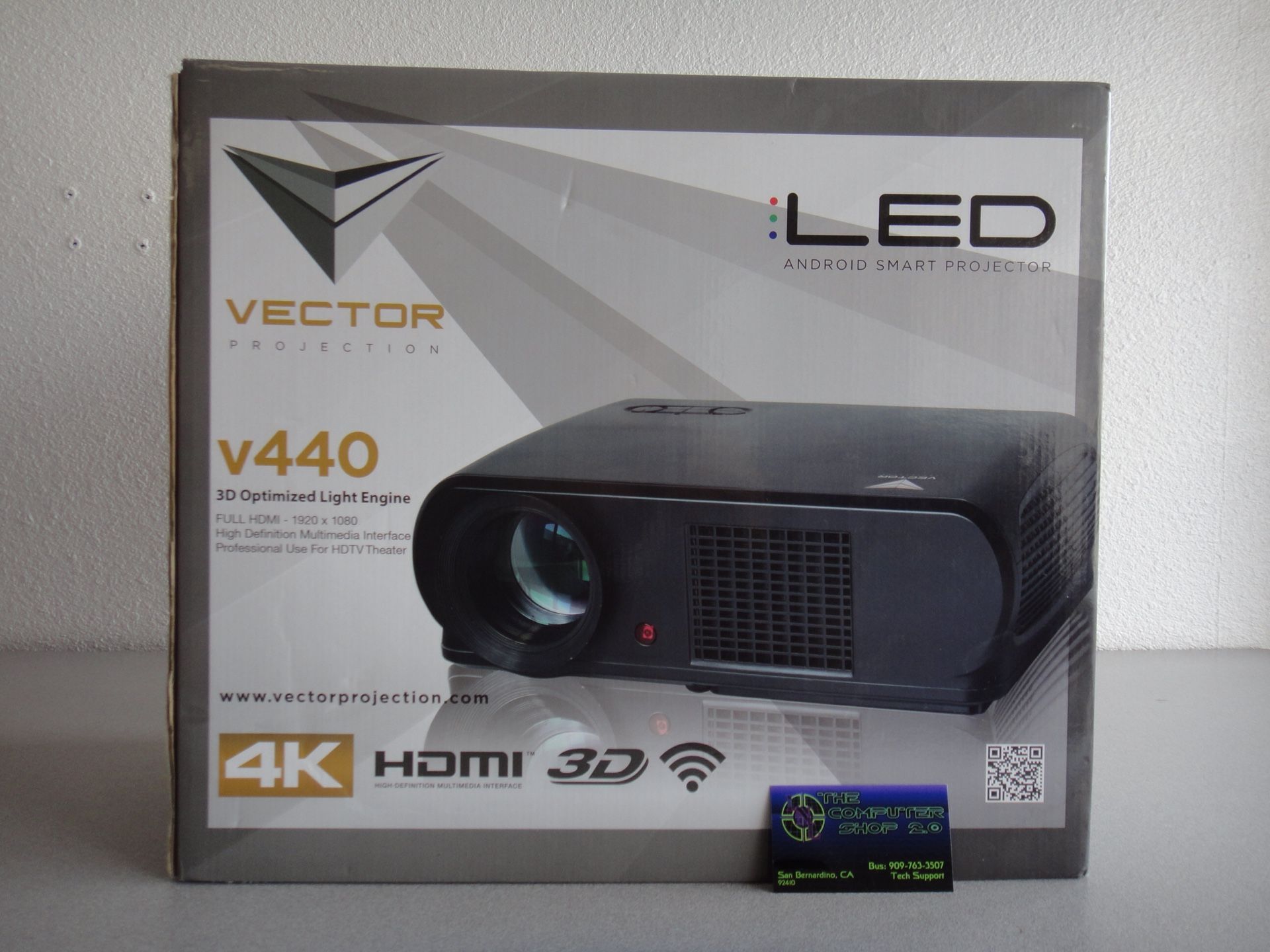 Vector Projection v440 LED Android Smart 4K 3D projector W/72in screen