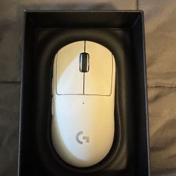 🖱️ Logitech G Pro Superlight (1st Gen) – White + Emerald Dot Skates + Paracord Charger
