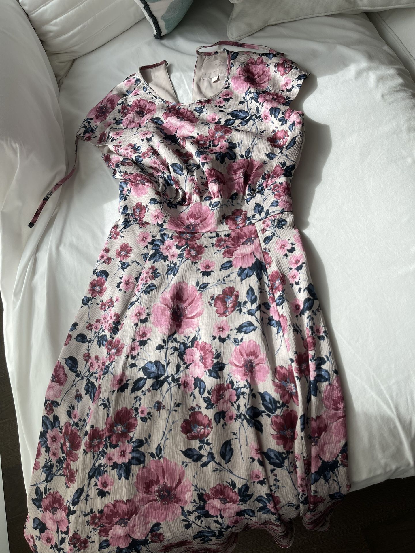 $50- Size 2 Gal Meets Glam midi dress