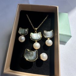 Cute cats set of 3 (pendant, earrings and rings). Black mother of pearl and white real freshwater pearl