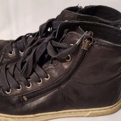 UGG Women Boots Size 6.5