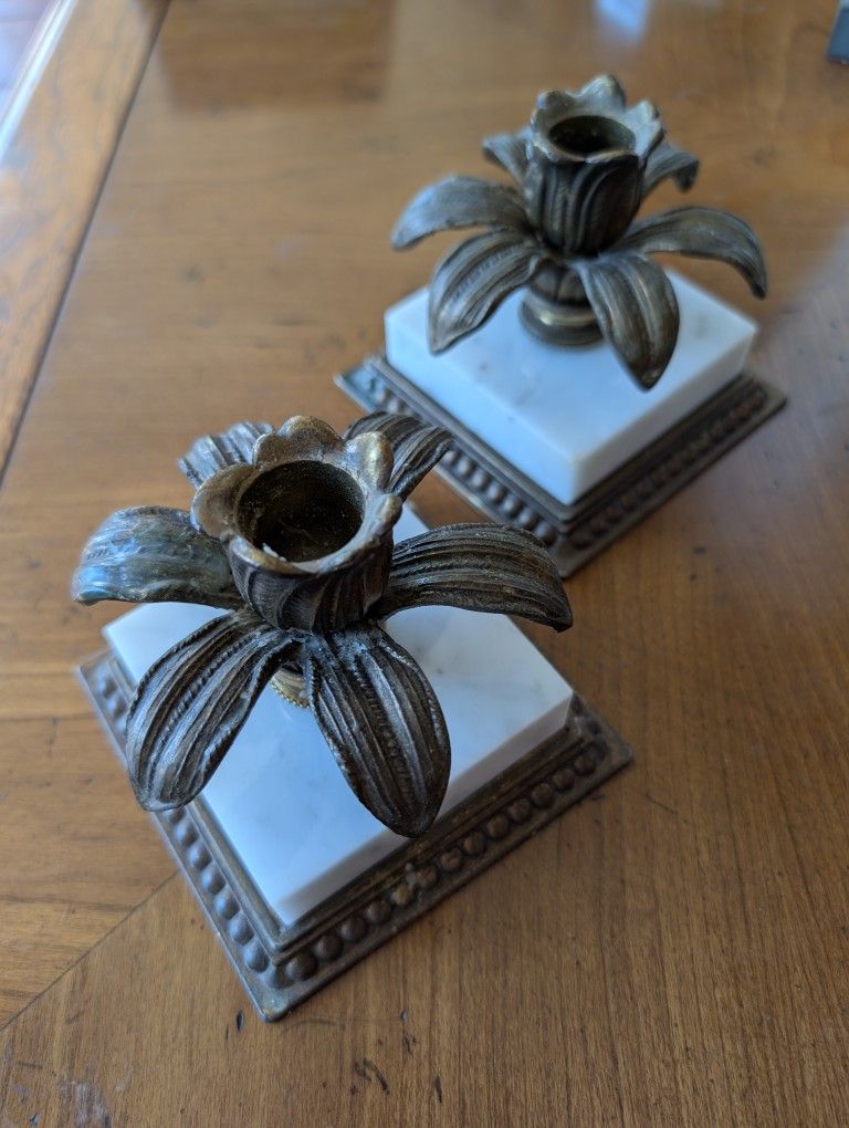 SET OF TWO ANTIQUE HOLLYWOOD REGENCY BRASS AND MARBLE CANDLE HOLDERS