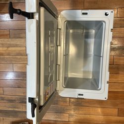 Yeti 45 Tundra Hard Cooler