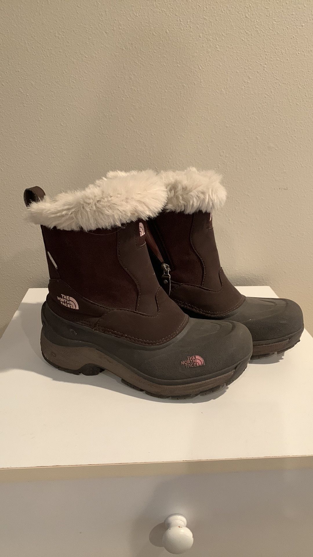 Girls North Face Snow boots Size 5