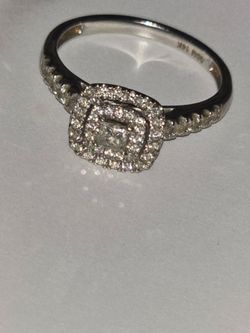 14 KT white gold diamond engagement ring